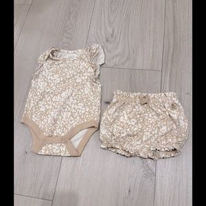 4 for $20 Baby Gap two piece set size 0-3